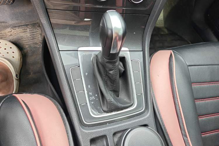 Used Volkswagen Golf 2019 1.6L Automatic Comfort Model China V Standard Gear Lever