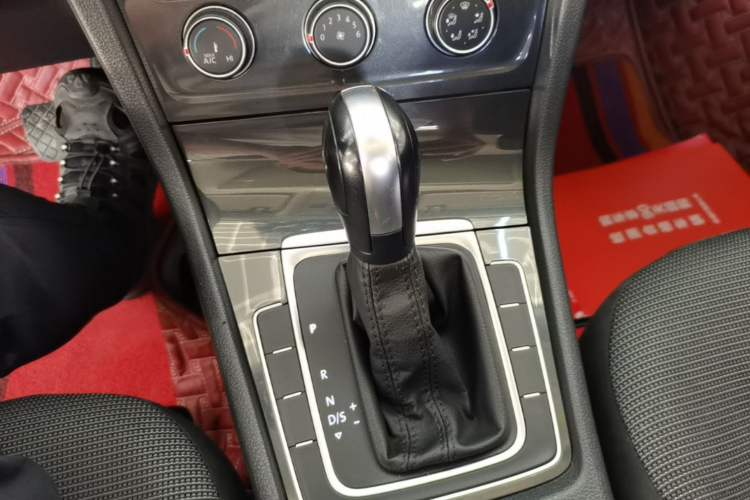 Used Volkswagen Golf 2019 1.6L Automatic Comfort Model China V Standard Gear Lever
