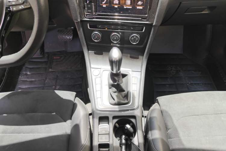 Used Volkswagen Golf 2019 280TSI DSG Luxury Version China VI Standard Gear Lever