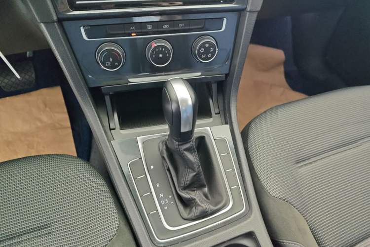 Used Volkswagen Golf 2019 1.6L Automatic Comfort Model China V Standard Gear Lever
