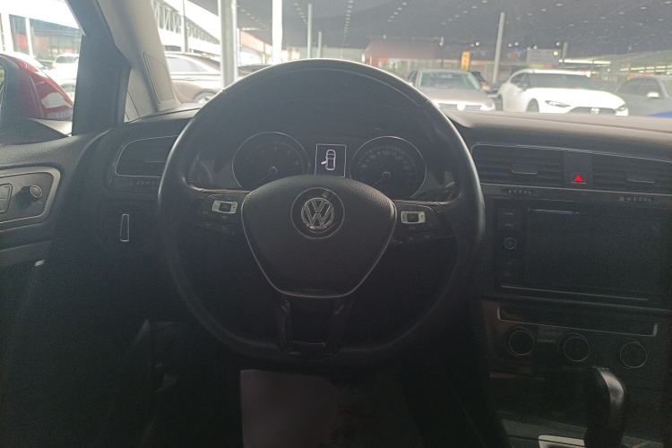 Used Volkswagen Golf 2019 280TSI DSG Comfort Version China VI Standard Interior 3