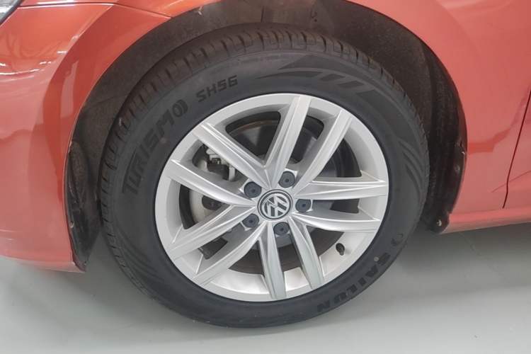 Used Volkswagen Golf 2019 1.6L Automatic Comfort Model China V Standard Left Front Wheel Hub