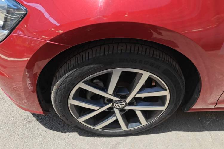 Used Volkswagen Golf 2019 280TSI DSG Luxury Version China VI Standard Left Front Wheel Hub