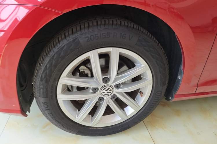 Used Volkswagen Golf 2019 1.6L Automatic Comfort Model China V Standard Left Front Wheel Hub