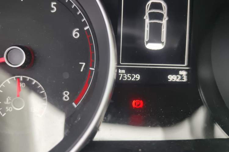 Used Volkswagen Golf 2019 280TSI DSG R-Line Model China V Standard Odometer Close Up