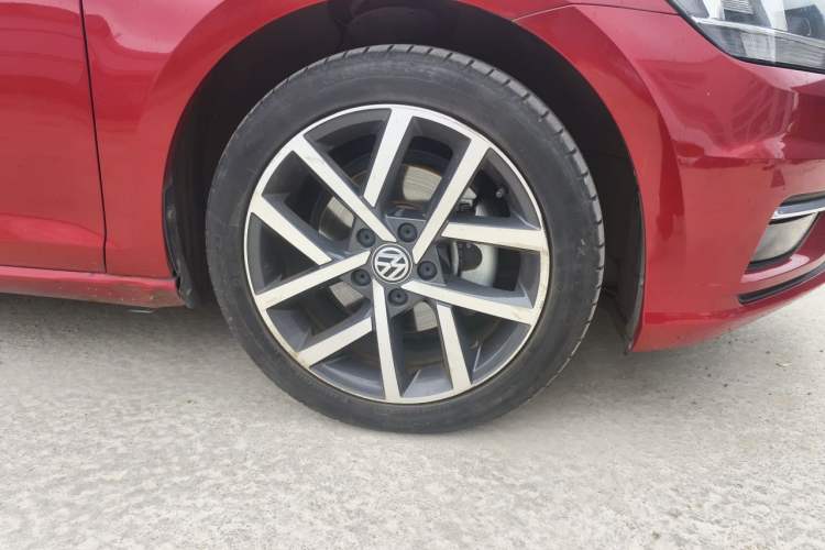 Used Volkswagen Golf 2019 280TSI DSG R-Line Model China V Standard Right Front Wheel Hub