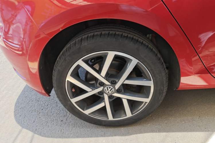 Used Volkswagen Golf 2019 280TSI DSG Luxury Version China VI Standard Right Rear Wheel Hub