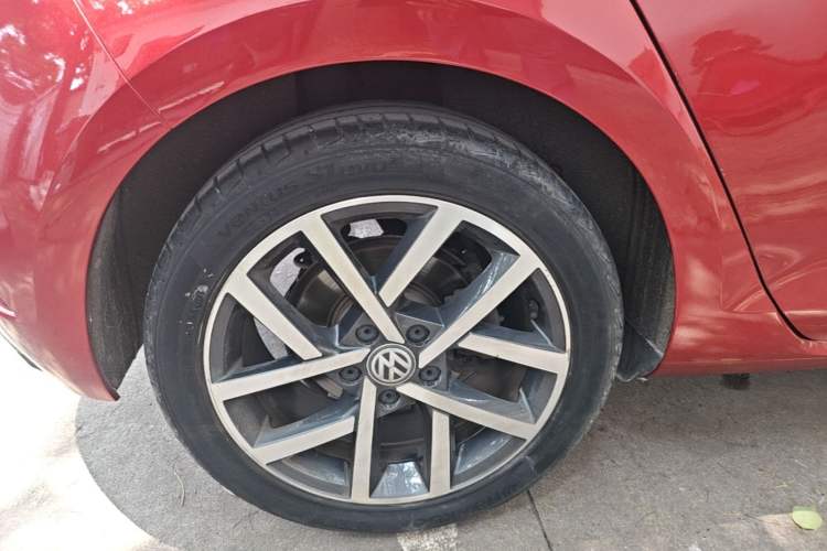 Used Volkswagen Golf 2019 280TSI DSG Luxury Version China VI Standard Right Rear Wheel Hub