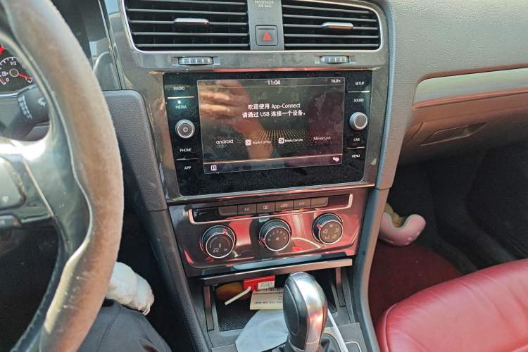 Used Volkswagen Golf 2019 1.8TSI Travel Edition Audio And AC Panel