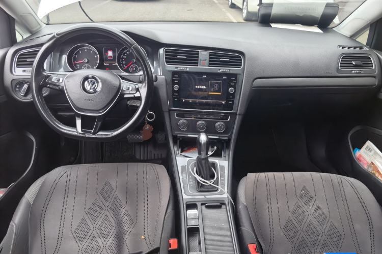 Used Volkswagen Golf 2019 1.8TSI Travel Edition Center Console