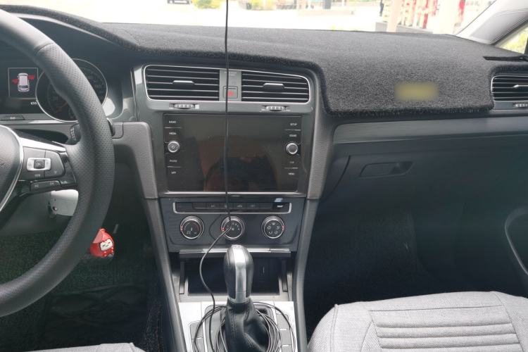 Used Volkswagen Golf 2019 1.8TSI Travel Edition Center Console