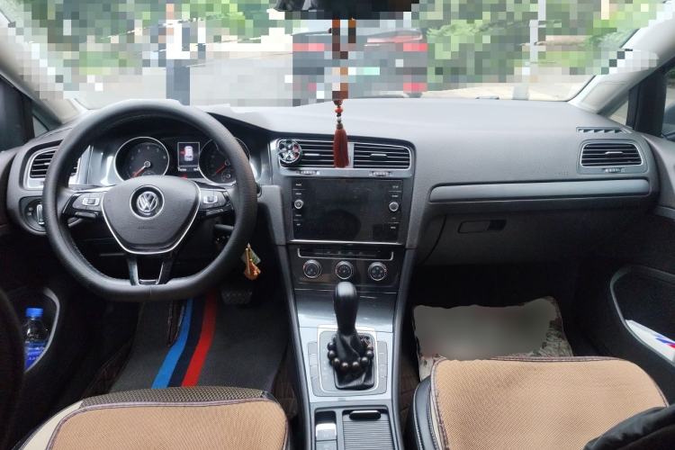 Used Volkswagen Golf 2019 1.8TSI Travel Edition Center Console