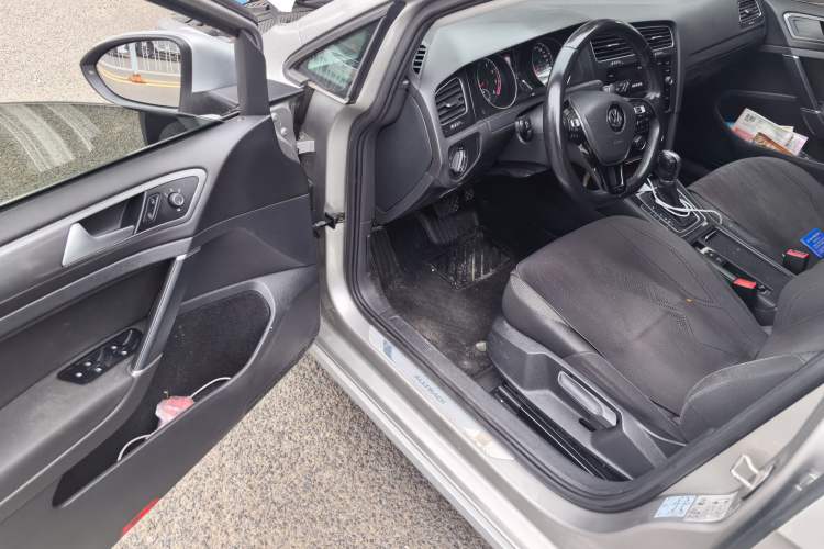 Used Volkswagen Golf 2019 1.8TSI Travel Edition Driver Seat