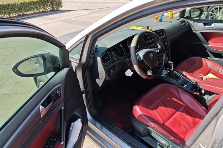 Used Volkswagen Golf 2019 1.8TSI Travel Edition Driver Seat