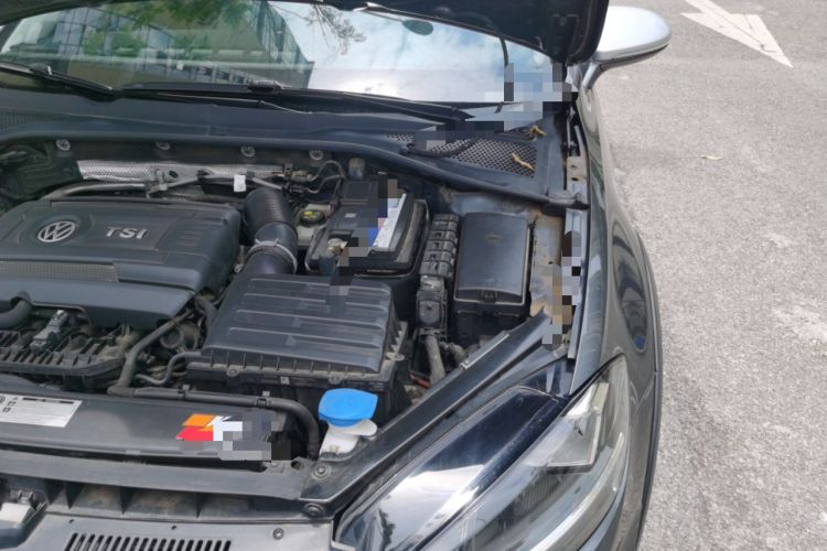 Used Volkswagen Golf 2019 1.8TSI Travel Edition Engine Bay Left