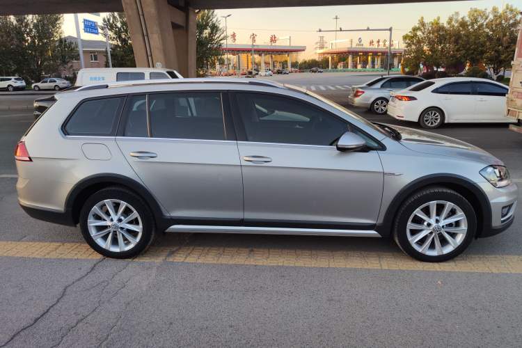 Used Volkswagen Golf 2019 1.8TSI Travel Edition Exterior 6
