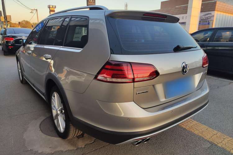 Used Volkswagen Golf 2019 1.8TSI Travel Edition Exterior 7