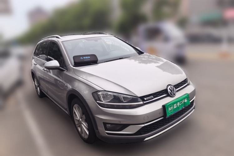 Used Volkswagen Golf 2019 1.8TSI Travel Edition Front Right 45 Deg