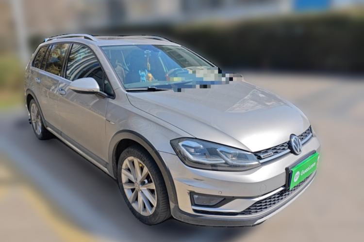 Used Volkswagen Golf 2019 1.8TSI Travel Edition Front Right 45 Deg