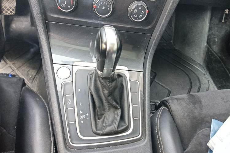 Used Volkswagen Golf 2019 280TSI DSG Luxury Version China VI Standard Gear Lever