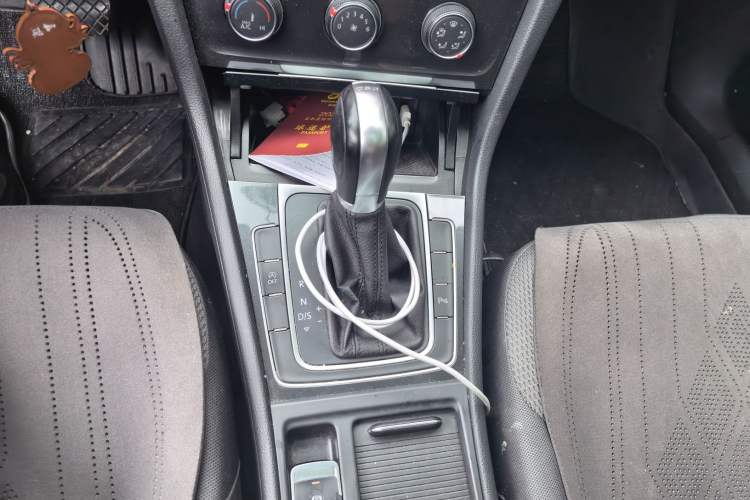 Used Volkswagen Golf 2019 1.8TSI Travel Edition Gear Lever