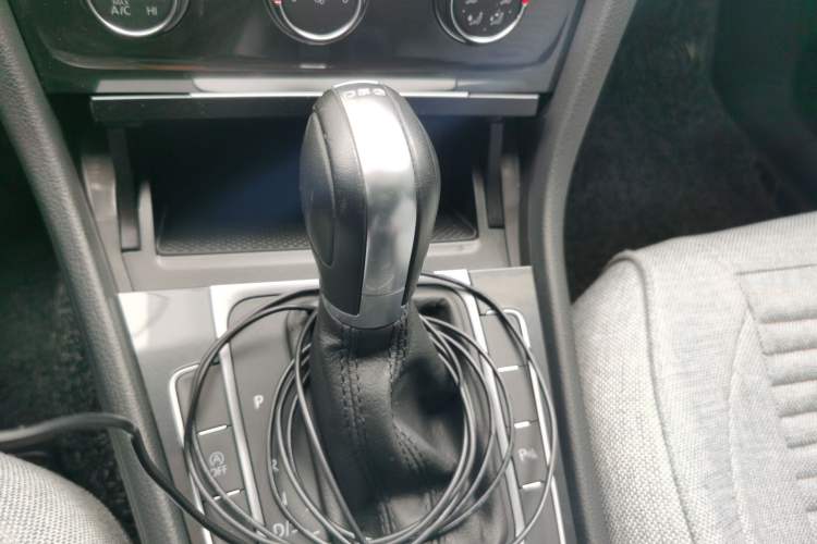 Used Volkswagen Golf 2019 1.8TSI Travel Edition Gear Lever