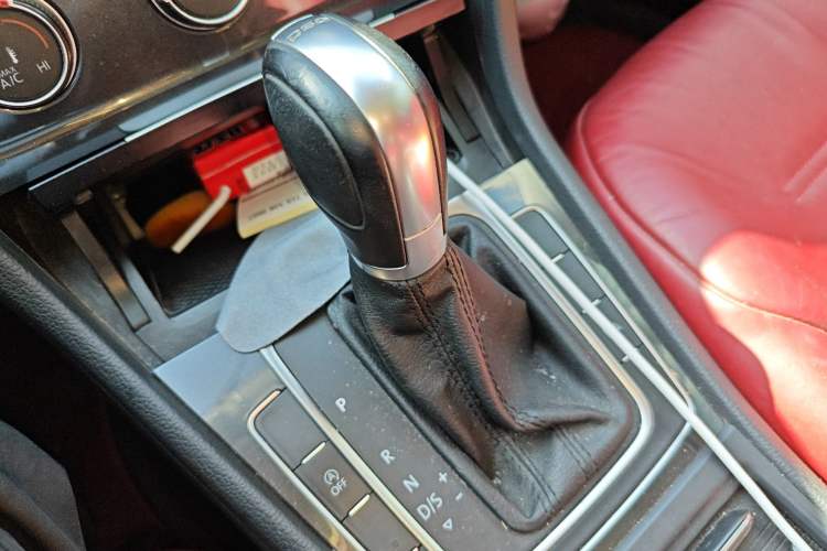 Used Volkswagen Golf 2019 1.8TSI Travel Edition Gear Lever