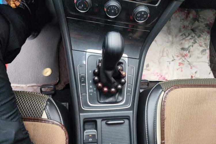 Used Volkswagen Golf 2019 1.8TSI Travel Edition Gear Lever