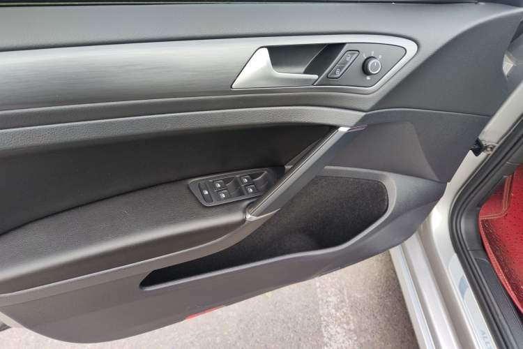 Used Volkswagen Golf 2019 1.8TSI Travel Edition Interior 11