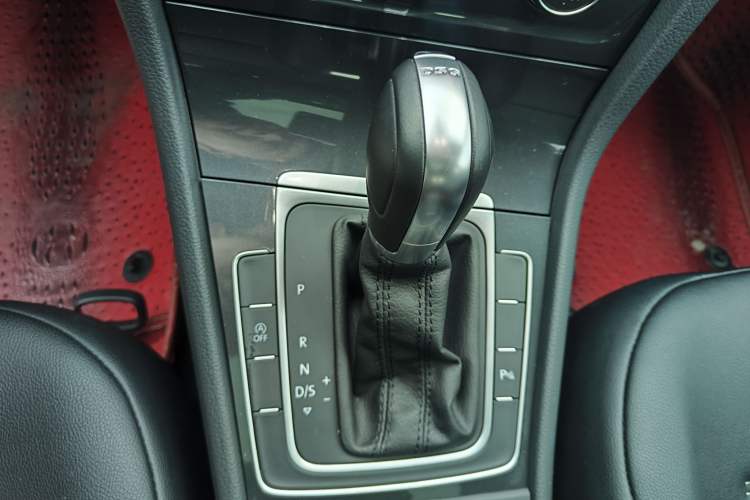 Used Volkswagen Golf 2019 1.8TSI Travel Edition Interior 12