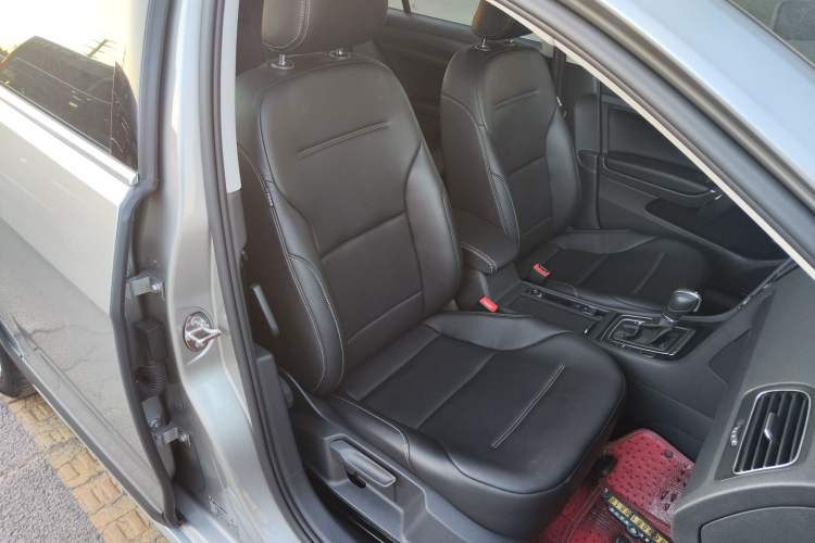 Used Volkswagen Golf 2019 1.8TSI Travel Edition Interior 2