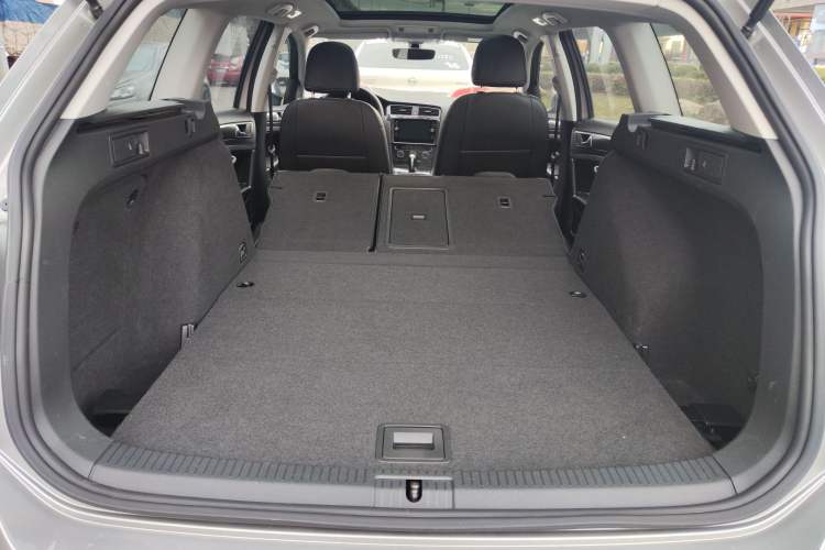 Used Volkswagen Golf 2019 1.8TSI Travel Edition Interior 7