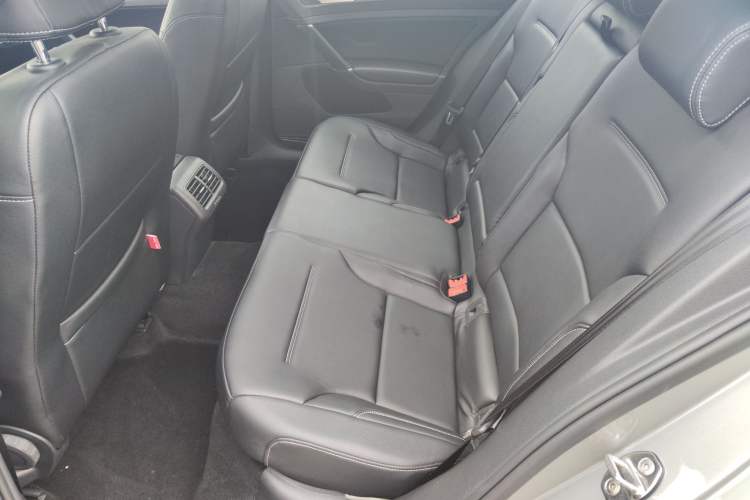 Used Volkswagen Golf 2019 1.8TSI Travel Edition Interior 9