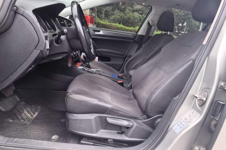 Used Volkswagen Golf 2019 1.8TSI Travel Edition Left Front Seat