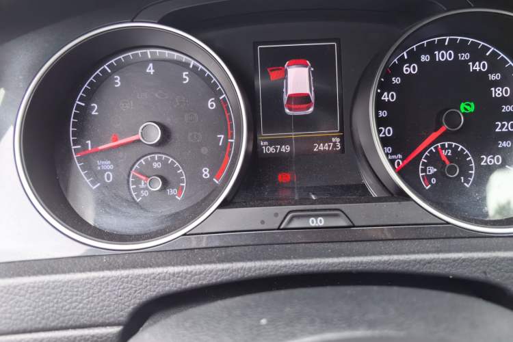 Used Volkswagen Golf 2019 1.8TSI Travel Edition Odometer Close Up