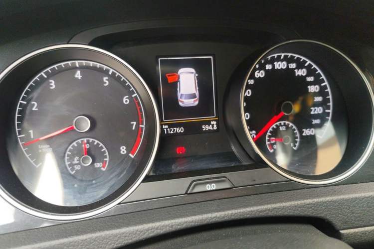 Used Volkswagen Golf 2019 1.8TSI Travel Edition Odometer Close Up