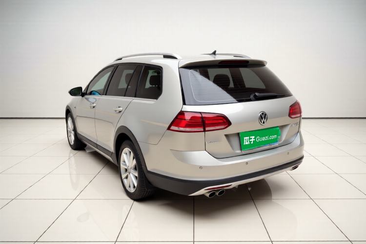 Used Volkswagen Golf 2019 1.8TSI Travel Edition Rear Left 45 Deg