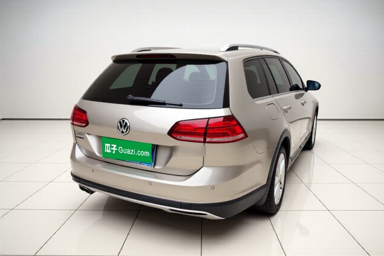 Used Volkswagen Golf 2019 1.8TSI Travel Edition Rear Right 45 Deg