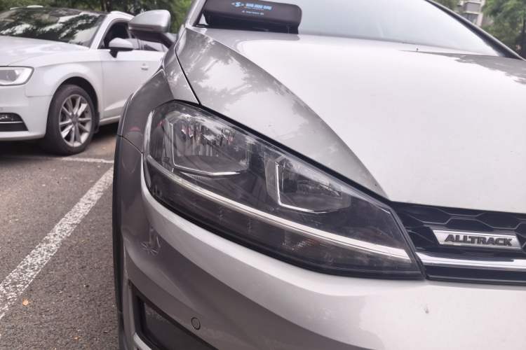 Used Volkswagen Golf 2019 1.8TSI Travel Edition Right Front Headlight