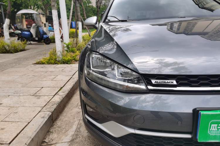 Used Volkswagen Golf 2019 1.8TSI Travel Edition Right Front Headlight