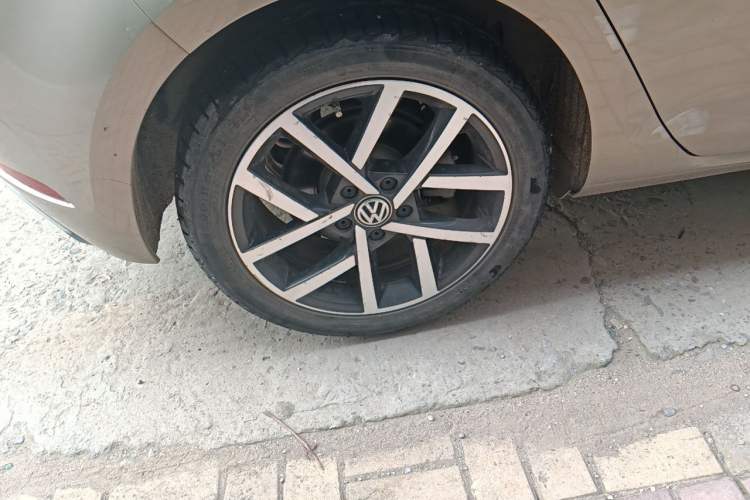 Used Volkswagen Golf 2019 280TSI DSG Luxury Version China VI Standard Right Front Wheel Hub