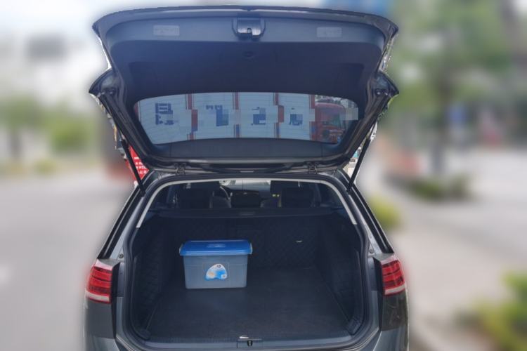 Used Volkswagen Golf 2019 1.8TSI Travel Edition Trunk