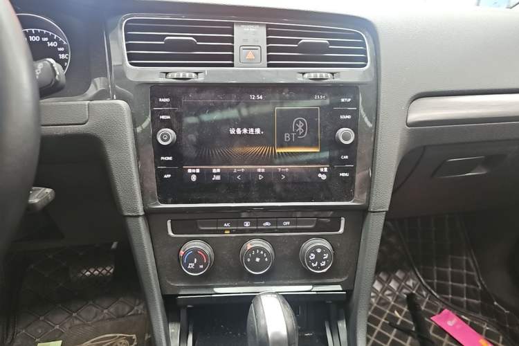 Used Volkswagen Golf 2019 1.8TSI Travel Edition Audio And AC Panel