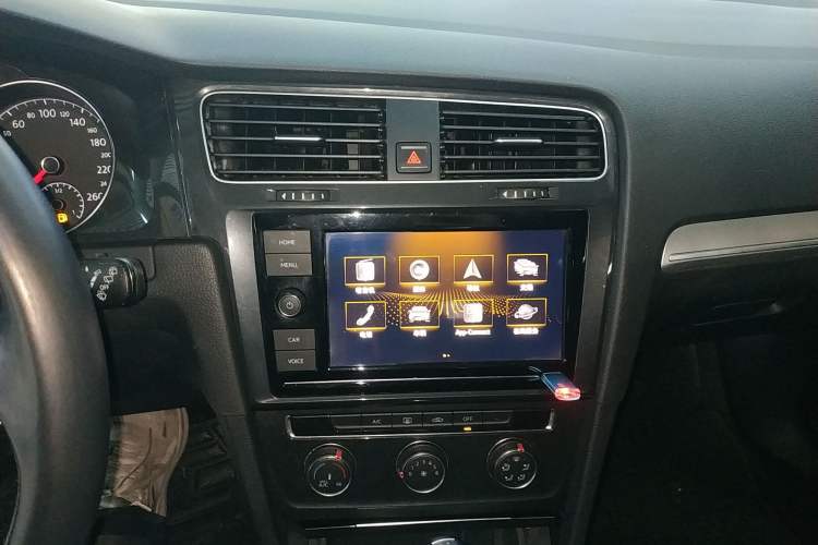 Used Volkswagen Golf 2019 280TSI DSG Comfort Version China VI Standard Audio And AC Panel