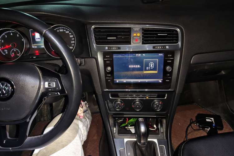 Used Volkswagen Golf 2019 1.8TSI Travel Edition Audio And AC Panel
