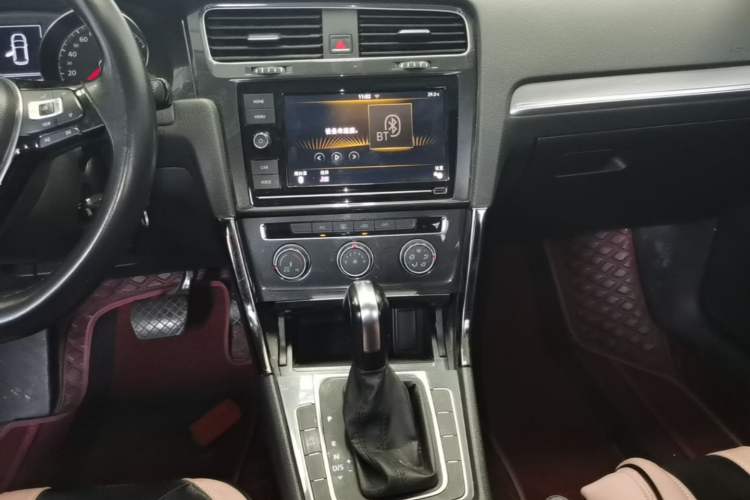 Used Volkswagen Golf 2019 200TSI DSG Comfort & Ambition Edition China VI Standard Audio And AC Panel