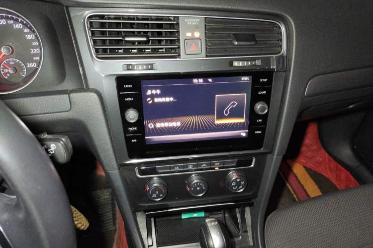 Used Volkswagen Golf 2019 1.8TSI Travel Edition Audio And AC Panel