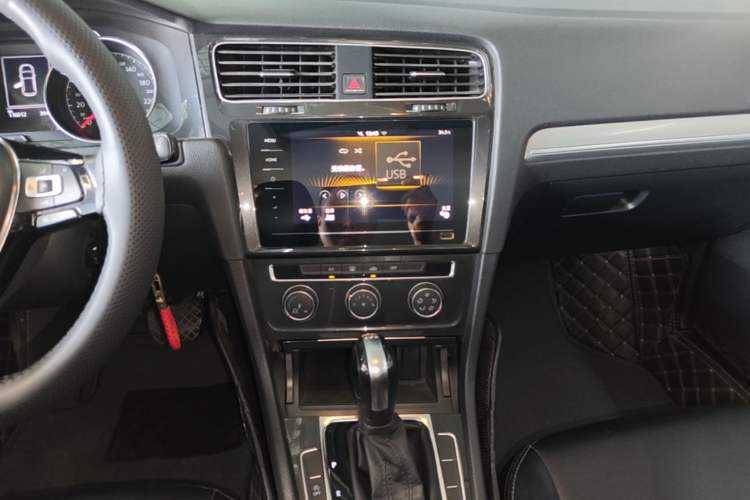 Used Volkswagen Golf 2019 200TSI DSG Comfort & Ambition Edition China VI Standard Audio And AC Panel