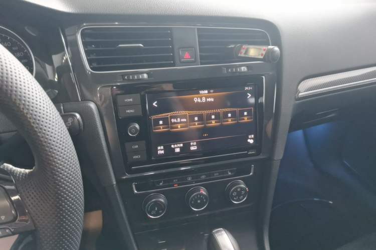 Used Volkswagen Golf 2019 280TSI DSG Luxury Version China VI Standard Audio And AC Panel