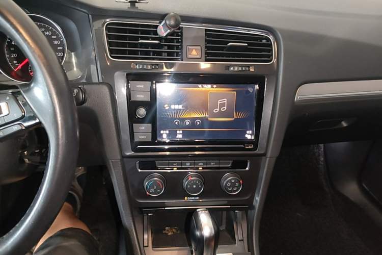 Used Volkswagen Golf 2019 200TSI DSG Comfort & Ambition Edition China VI Standard Audio And AC Panel